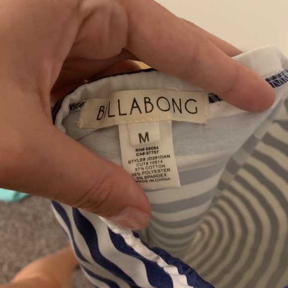 Billabong dress with cross/open back - Picture 2 of 3